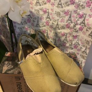 Toms shoes